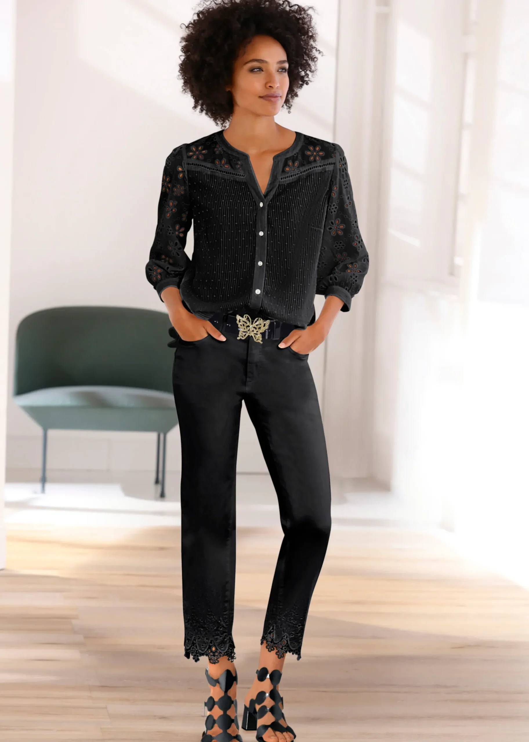 Strandmode|heine Baumwollbluse mit Lochstickerei schwarz