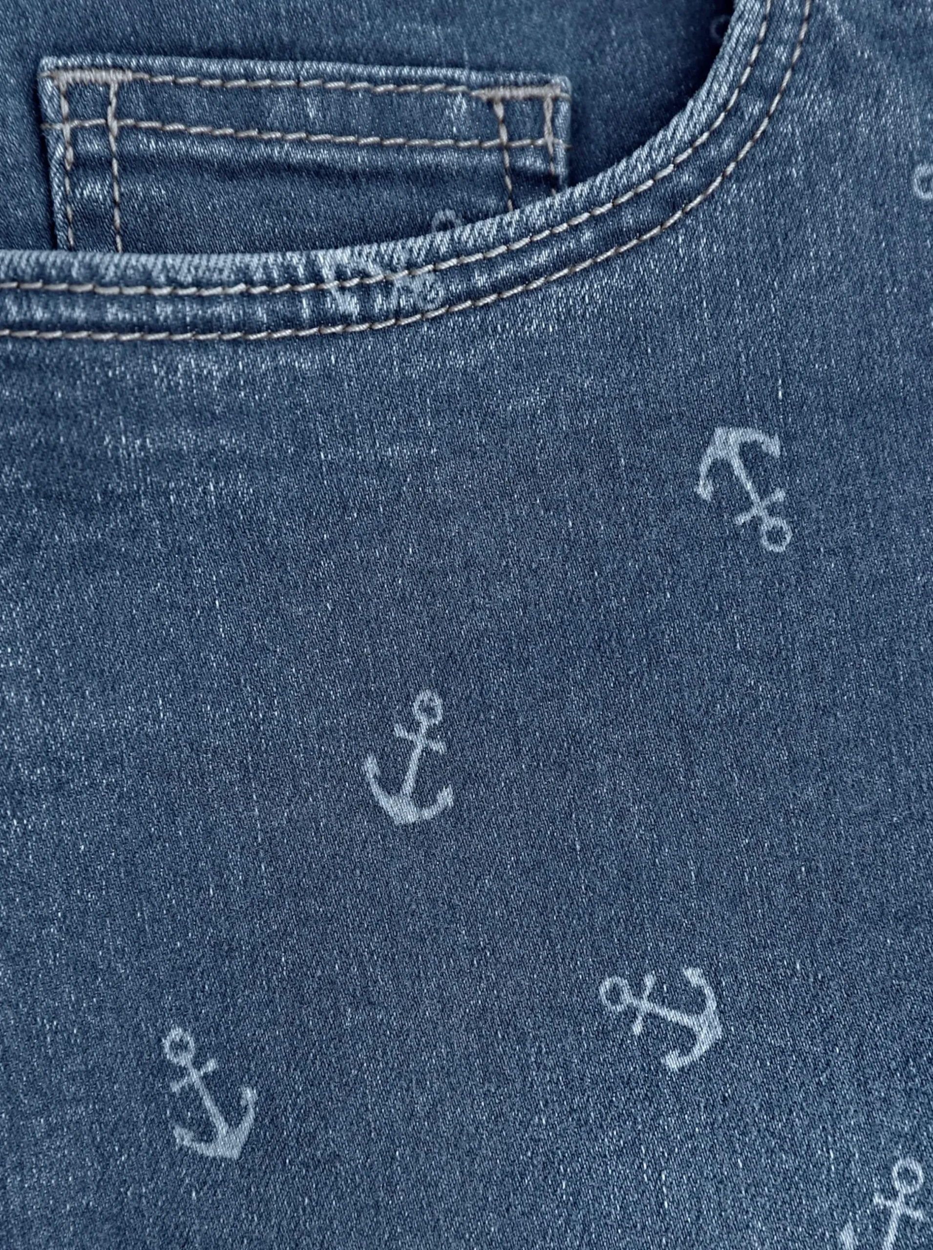 Jeans| Caprijeans mit rückwärtigem Sattel blue-stone-washed