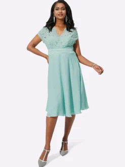 Kleider| Cocktailkleid mit kunstvollem Spitzeneinsatz kalkmint