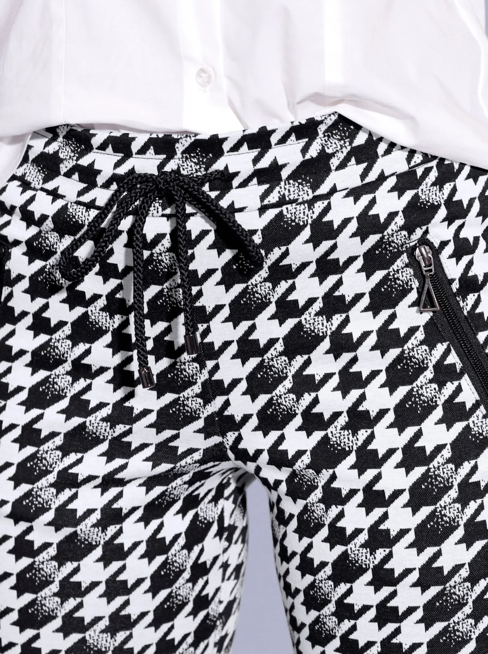 Hosen| Druckhose schwarz-ecru-bedruckt
