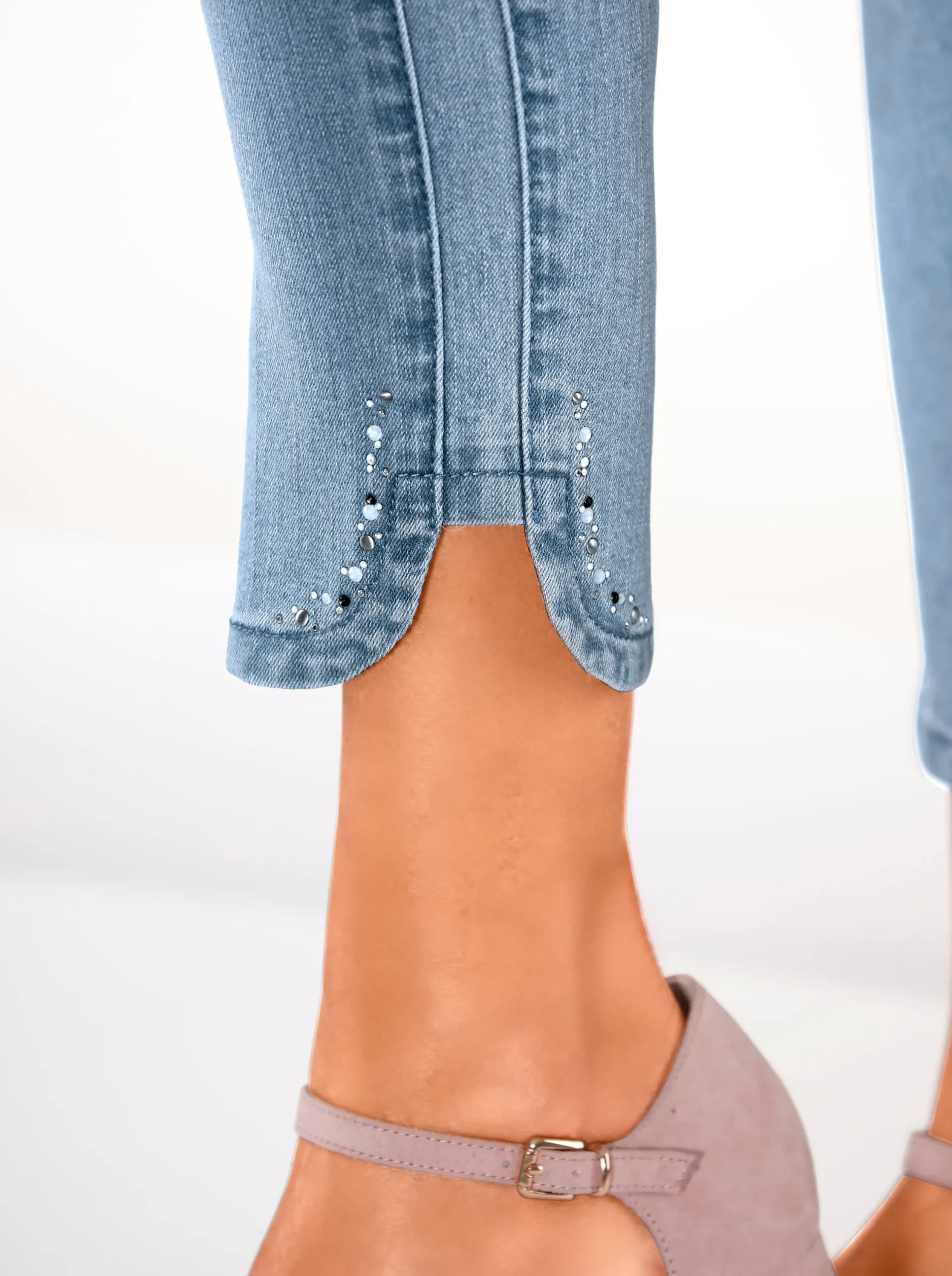 Jeans| 7/8-Jeans mit Glitzersteinchen an den Beinschlitzen blue-bleached