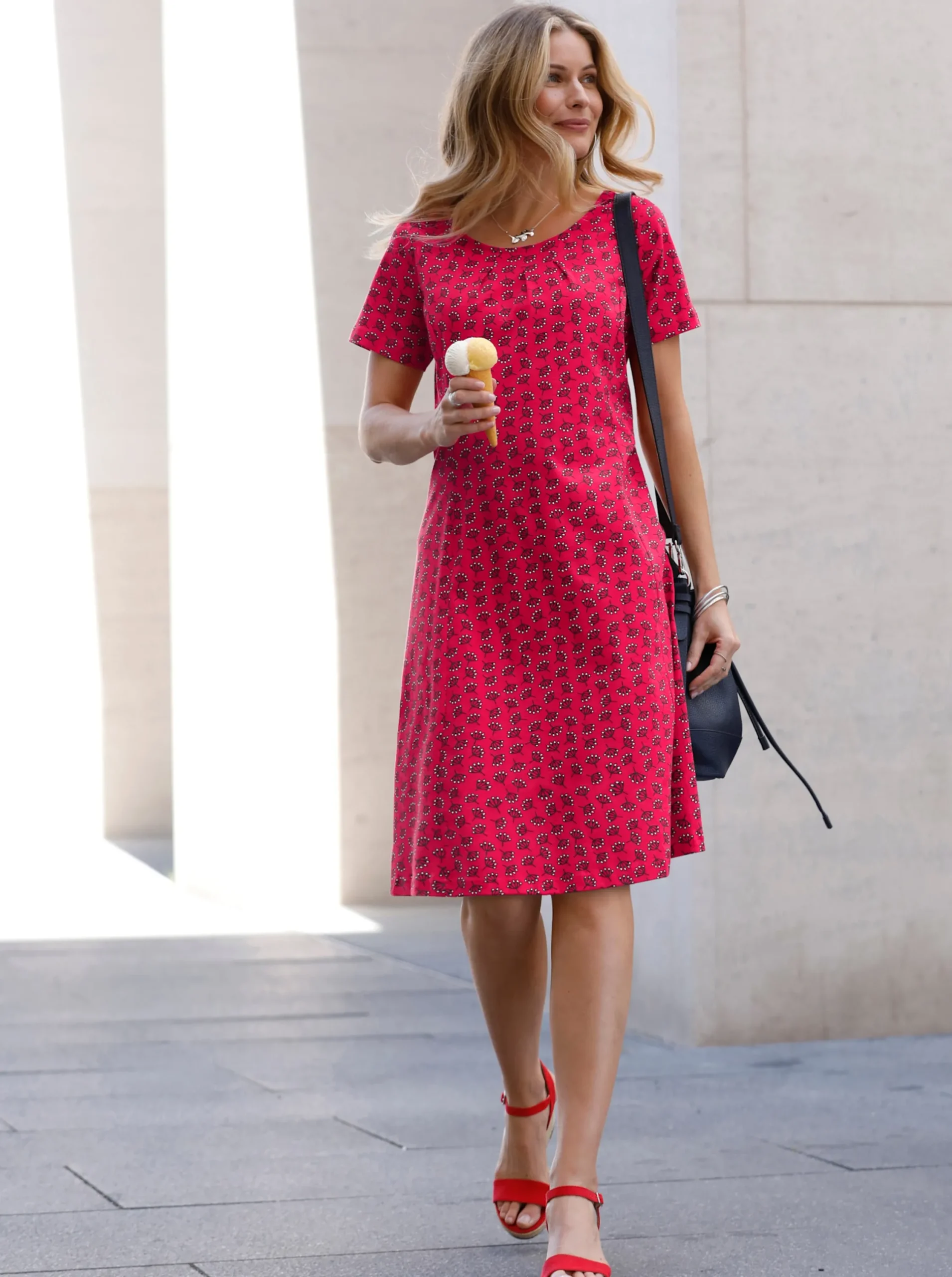Kleider| Jerseykleid im Minimal-Dessin erdbeere-ecru-bedruckt