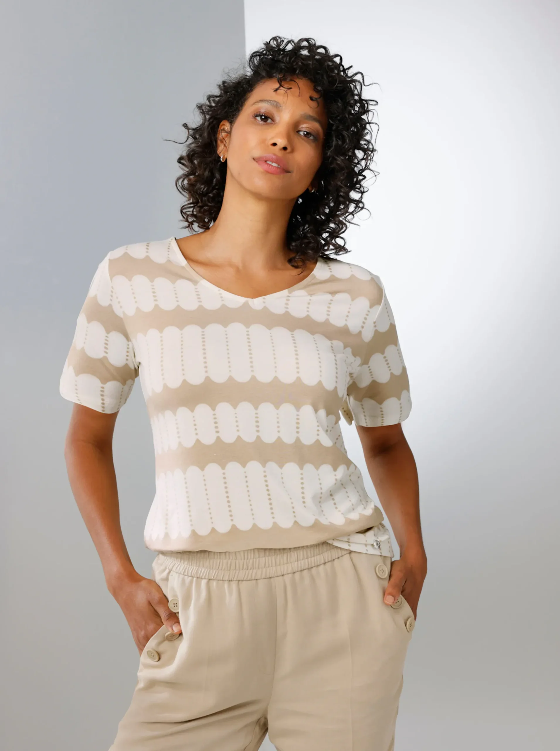 Shirts|CREATION L PREMIUM Kurzarmshirt in atmungsaktiver Qualität beige-weiß-bedruckt