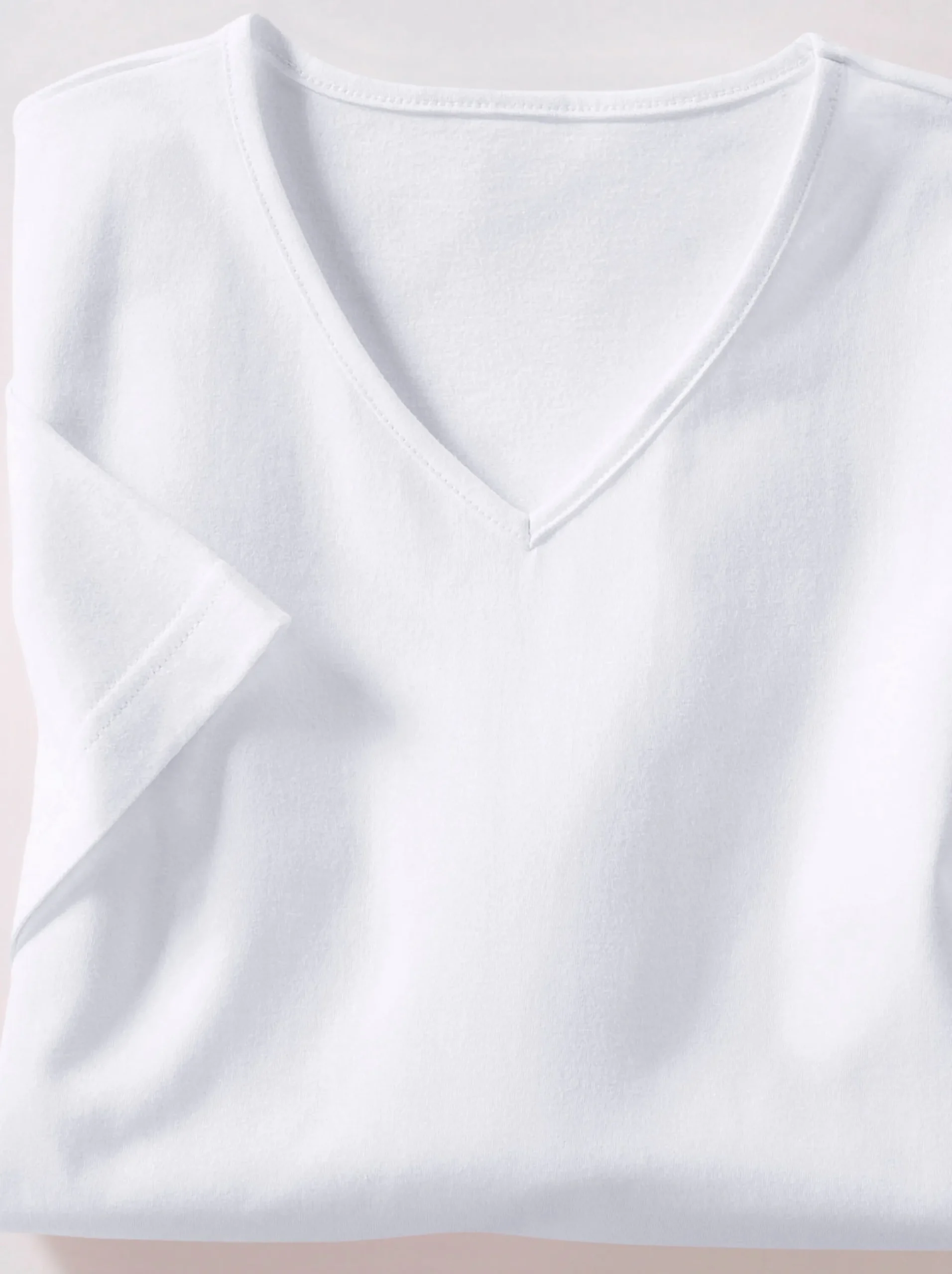 Basics| Kurzarmshirt mit V-Ausschnitt weiß