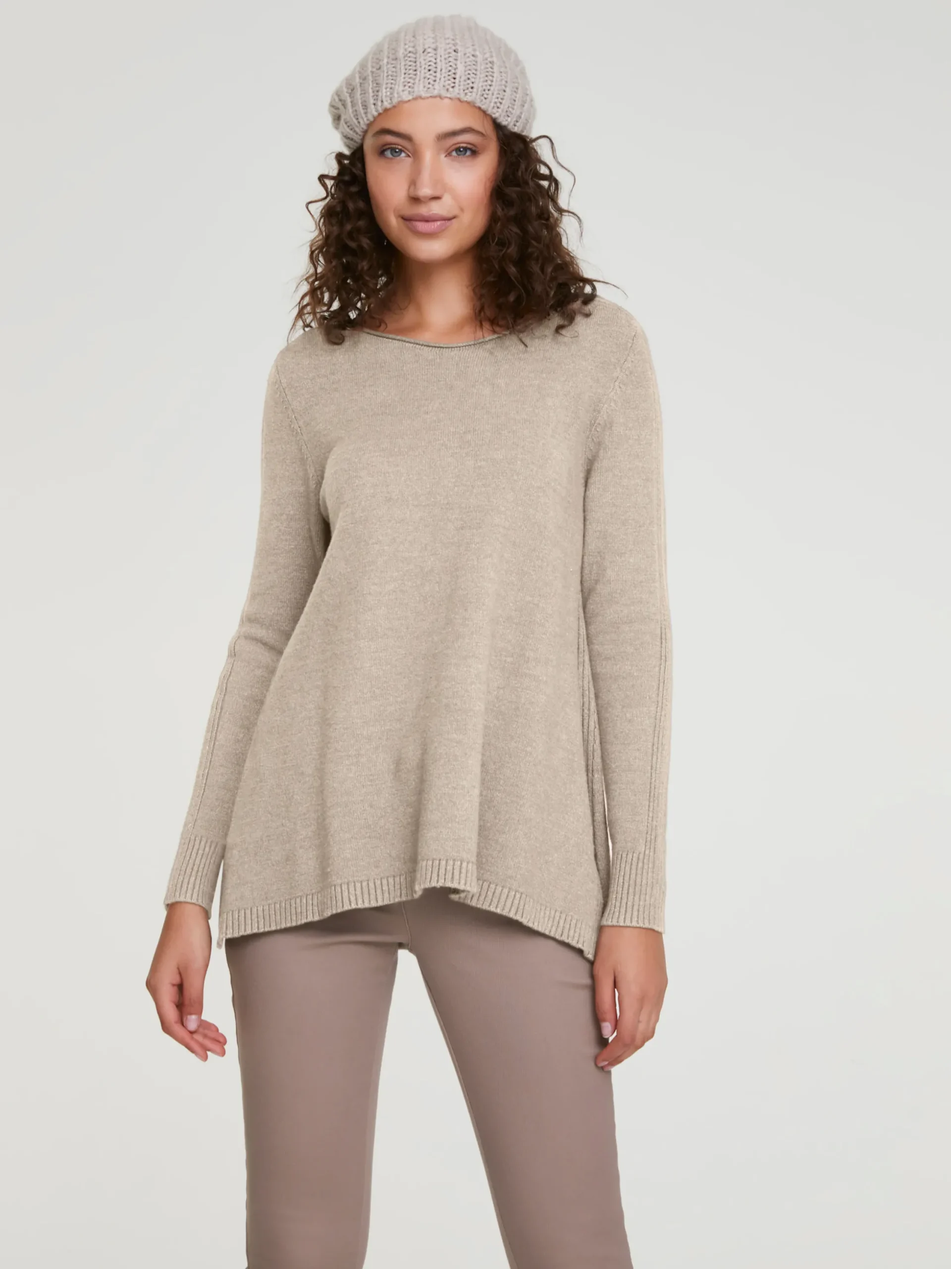 Basics|heine Longpullover mit großzügigem Rundhals-Ausschnitt sand