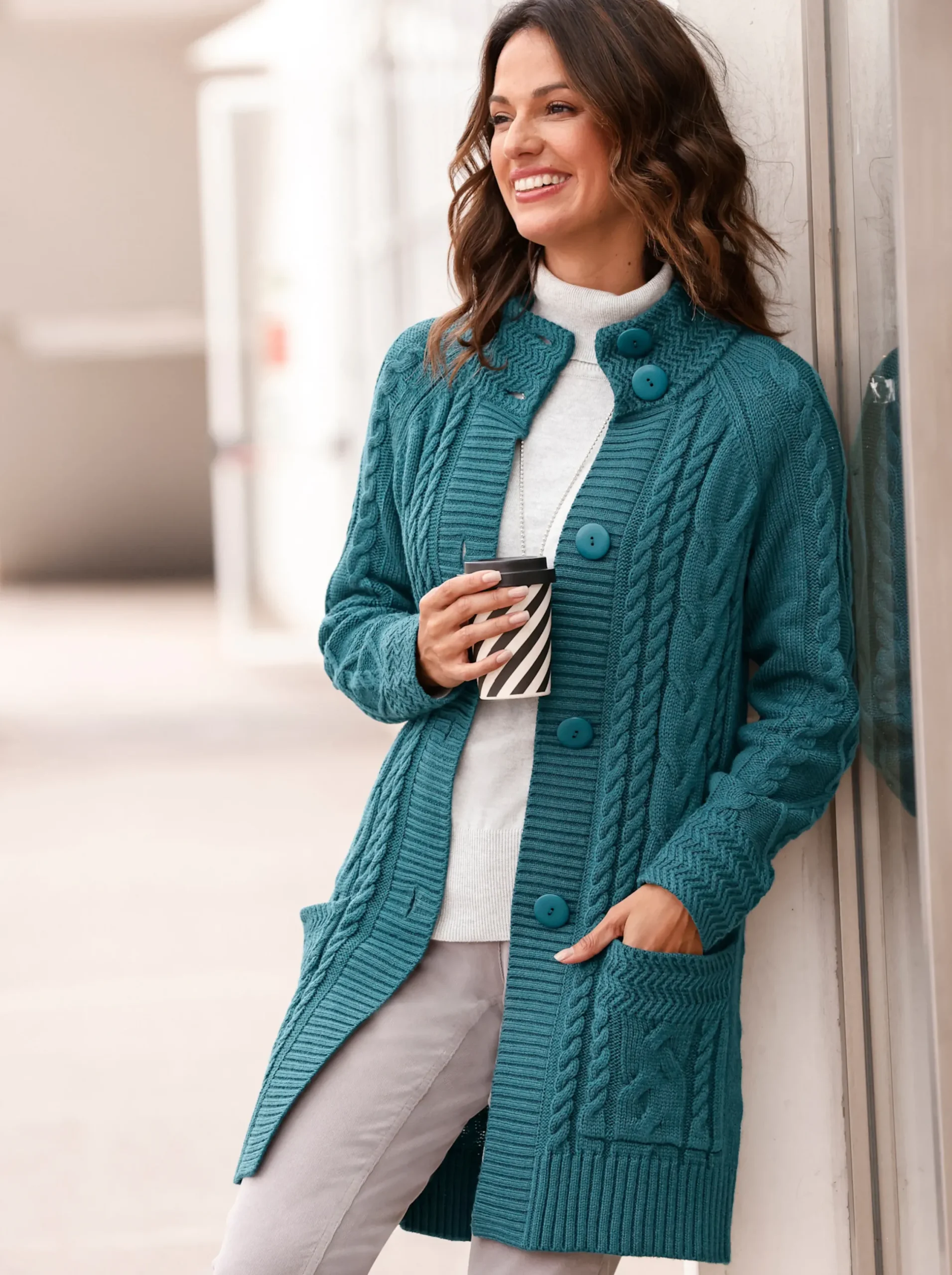 Strickjacken| Longstrickjacke mit Einstrickmuster petrol