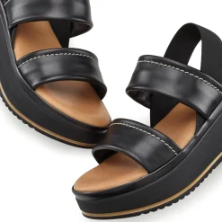 Sandalen & Sandaletten|LASCANA Plateausandaletten schwarz