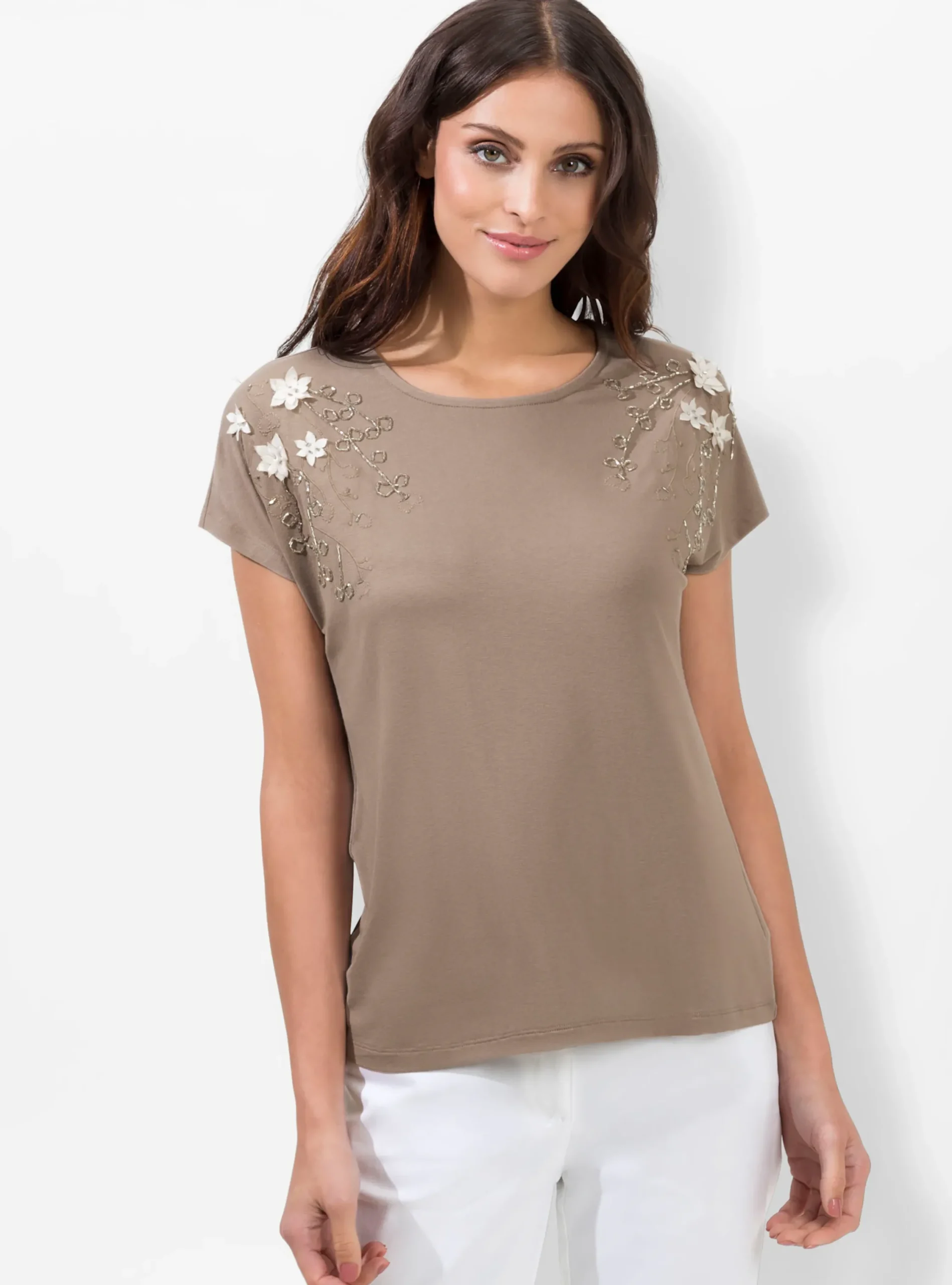 Shirts| Rundhalsshirt mit Blüten-Applikation und Stickerei sesam