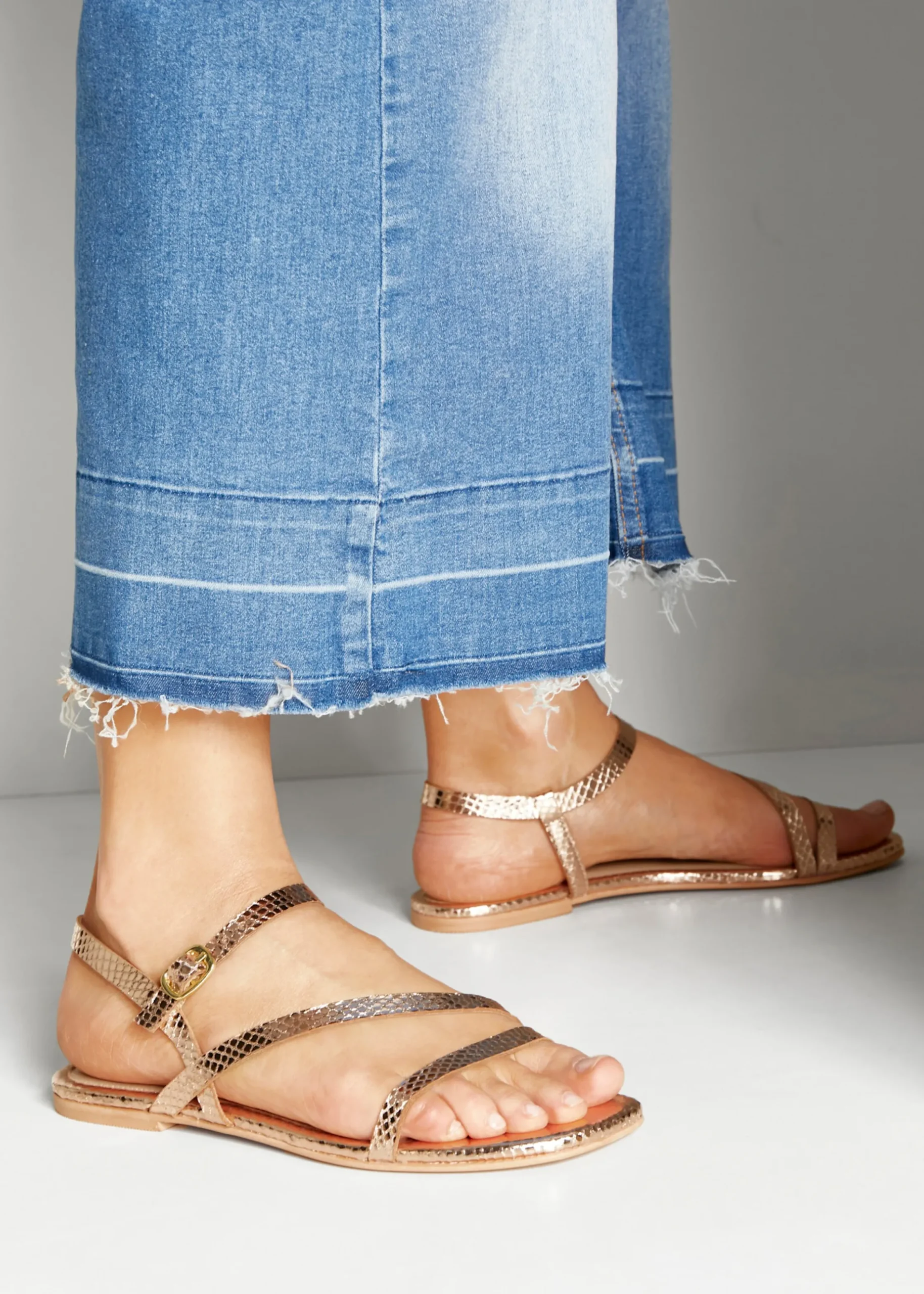 Sandalen & Sandaletten|LASCANA Sandale goldfarben