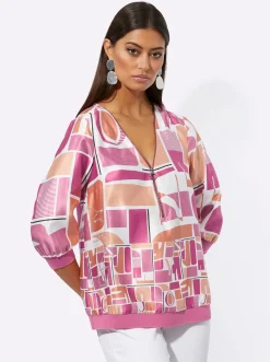 Blusen| Satinbluse im Grafikdruck mit Schriftzug papaya-fuchsia-bedruckt