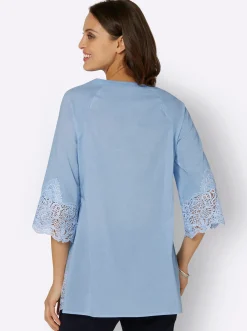 Blusen| Spitzenbluse mit Smok-Einsatz hellblau