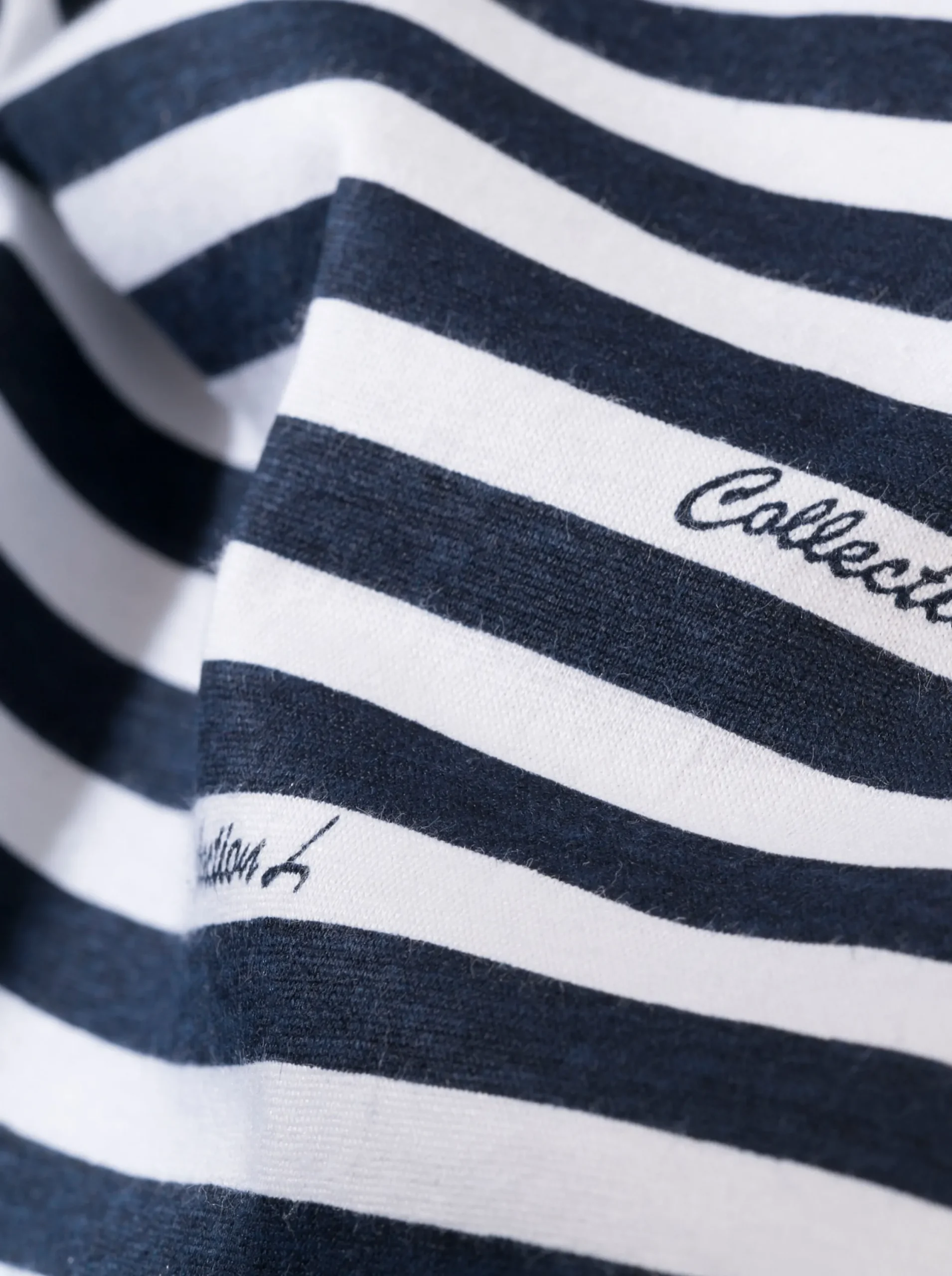 Shirts| Streifenshirt mit seitlichen Kontrast-Einsätzen marine-weiß-gestreift