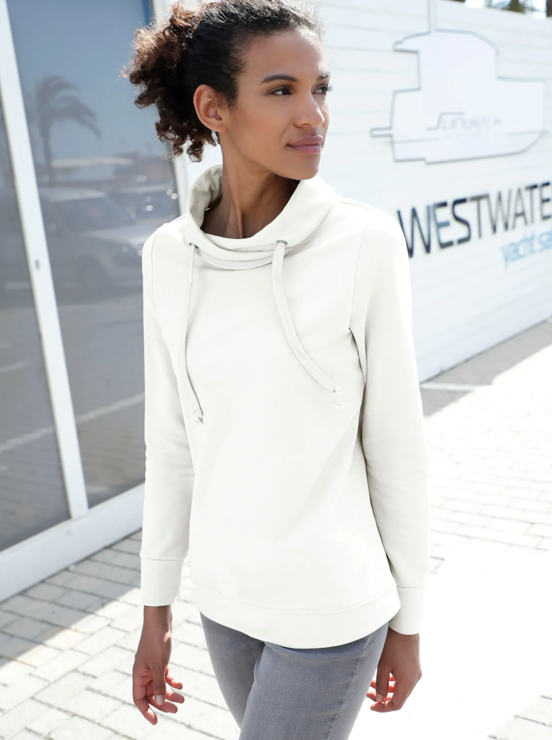 Basics|Shirts| Sweatshirt mit halsfernem Rollkragen wollweiß