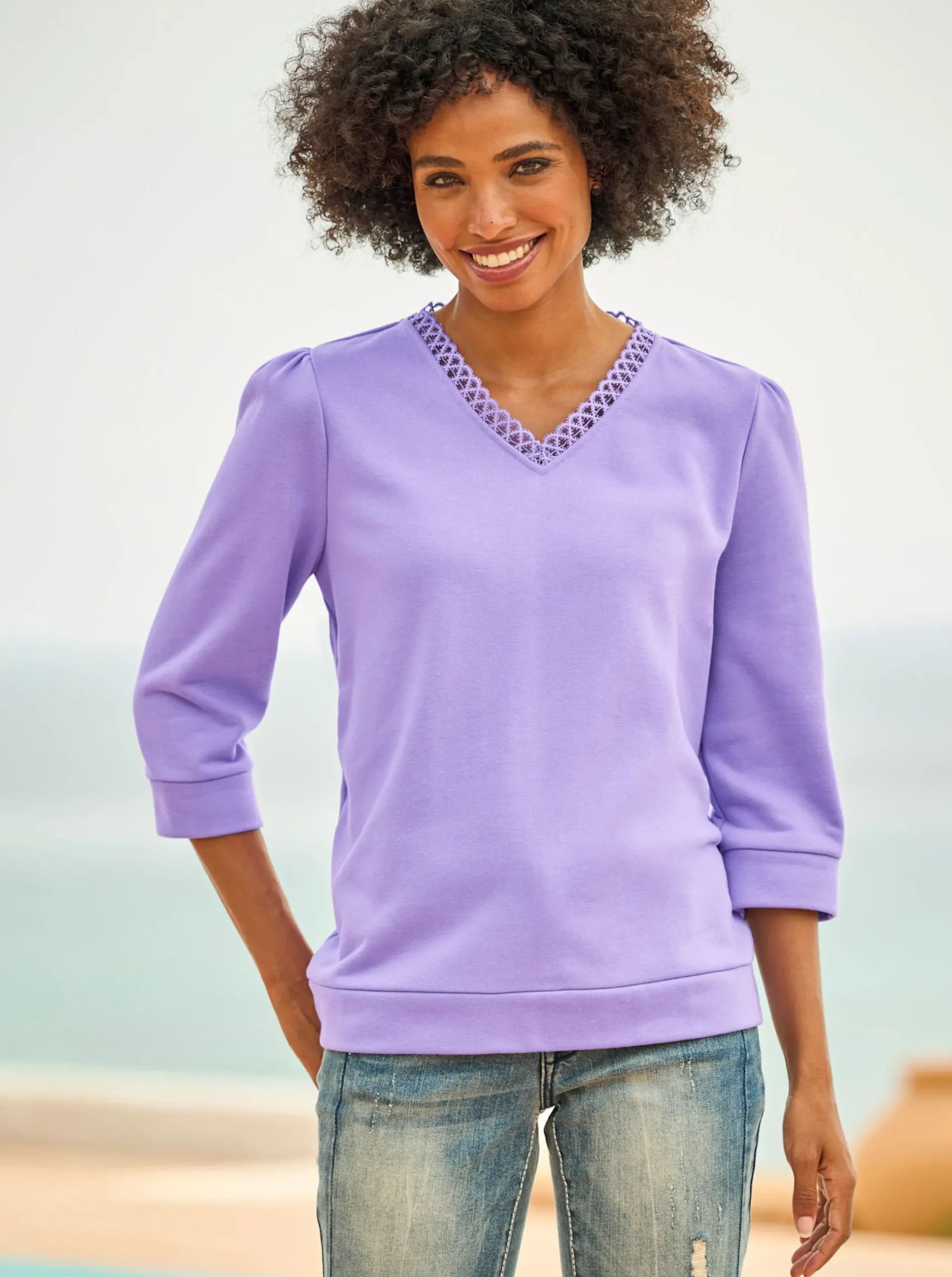 Shirts|heine Sweatshirt mit Spitze am V-Ausschnitt lavendel