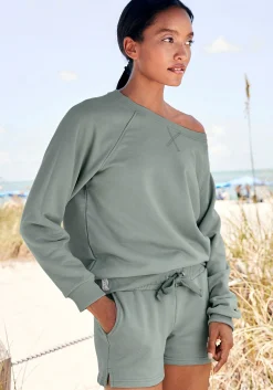 Strandmode|LASCANA Sweatshorts salbeigrün