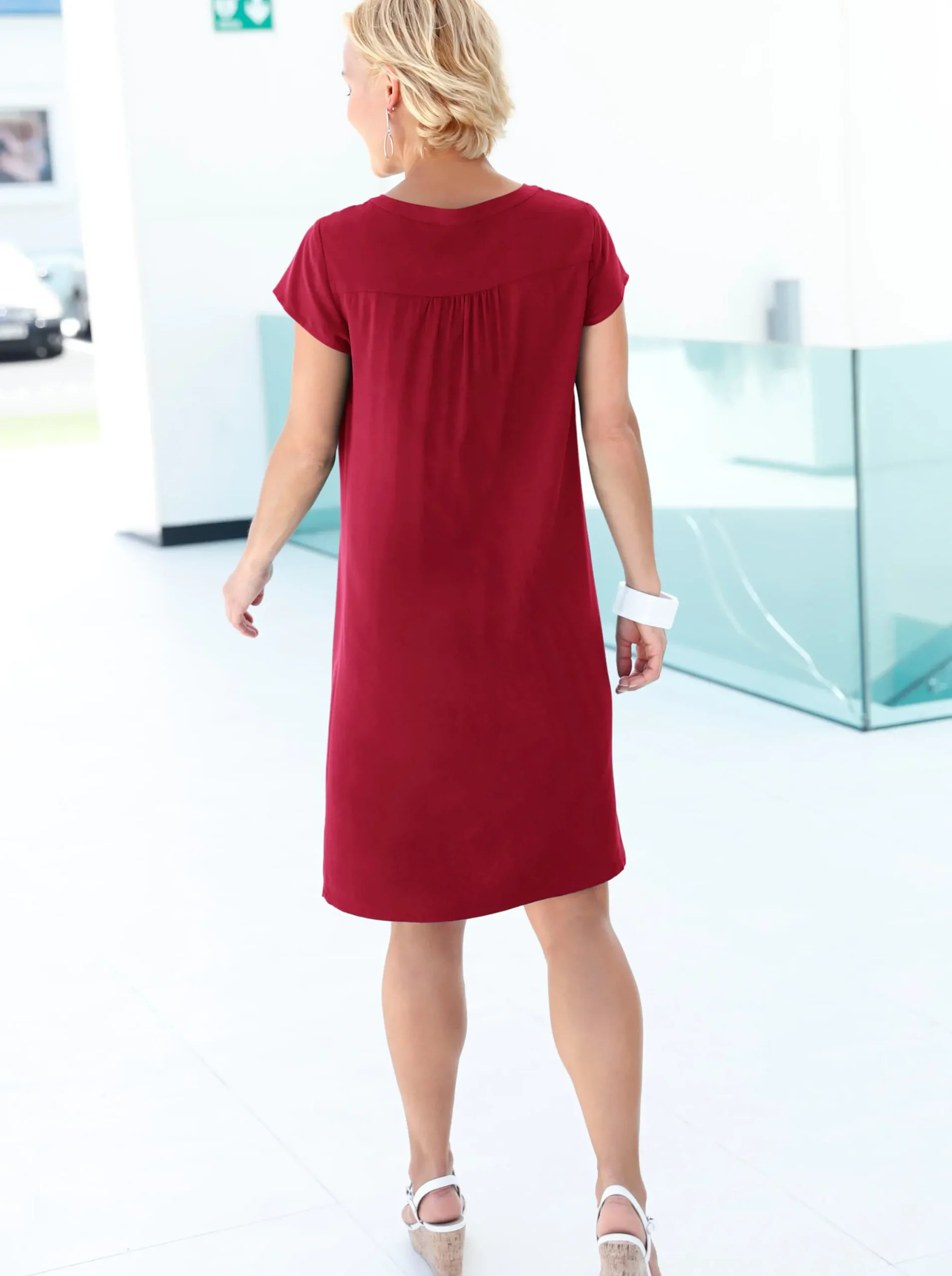 Strandkleider|Basics| Tunikakleid in gerader Schnittform rot